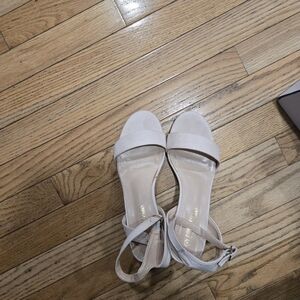 Elegant Cream Women's Sandals Size 8.